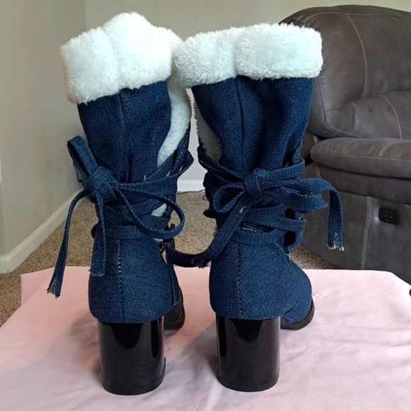 ❄️ Beautiful 2" Heel Blue Jean Boots NWOT - Picture 2 of 4